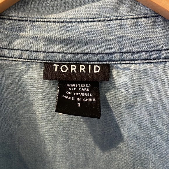 Torrid Denim Button Down Shirt Size 1 - Picture 3 of 11